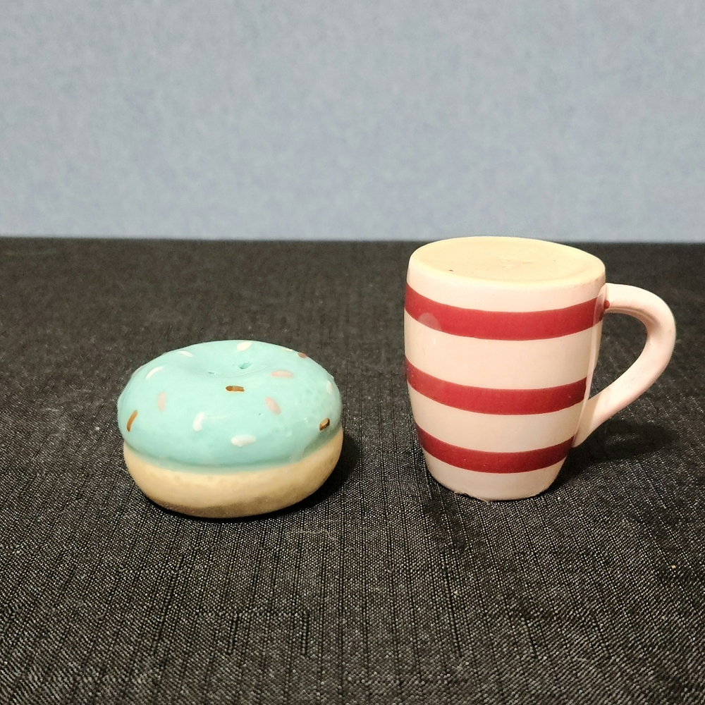 Transpac donut coffee salt and pepper shakers